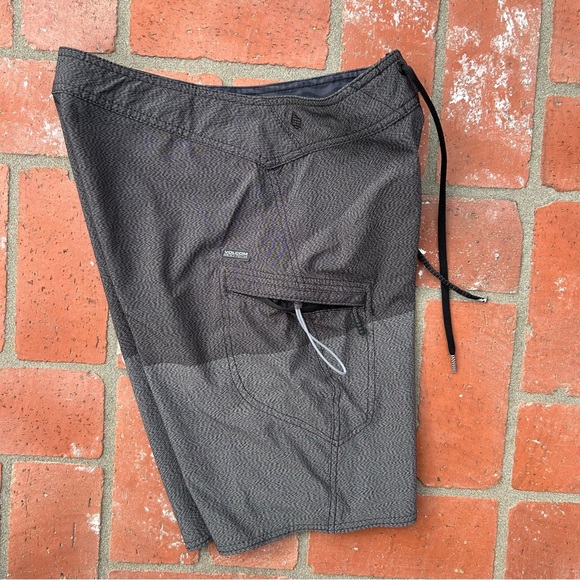 Volcom Swim Shorts Size 29 - Picture 3 of 4